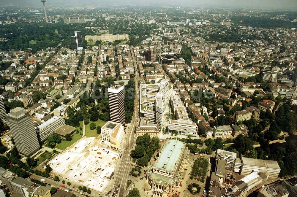 Luftbild Frankfurt am Main - Büro- und Geschäftshauskomplex Frankfurter Welle der DIFA am Bankenviertel in Frankfurt / Main.