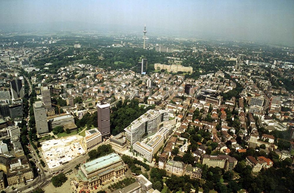 Luftaufnahme Frankfurt am Main - Büro- und Geschäftshauskomplex Frankfurter Welle der DIFA am Bankenviertel in Frankfurt / Main.