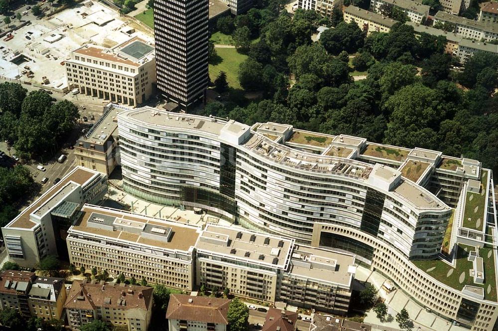 Luftbild Frankfurt am Main - Büro- und Geschäftshauskomplex Frankfurter Welle der DIFA am Bankenviertel in Frankfurt / Main.