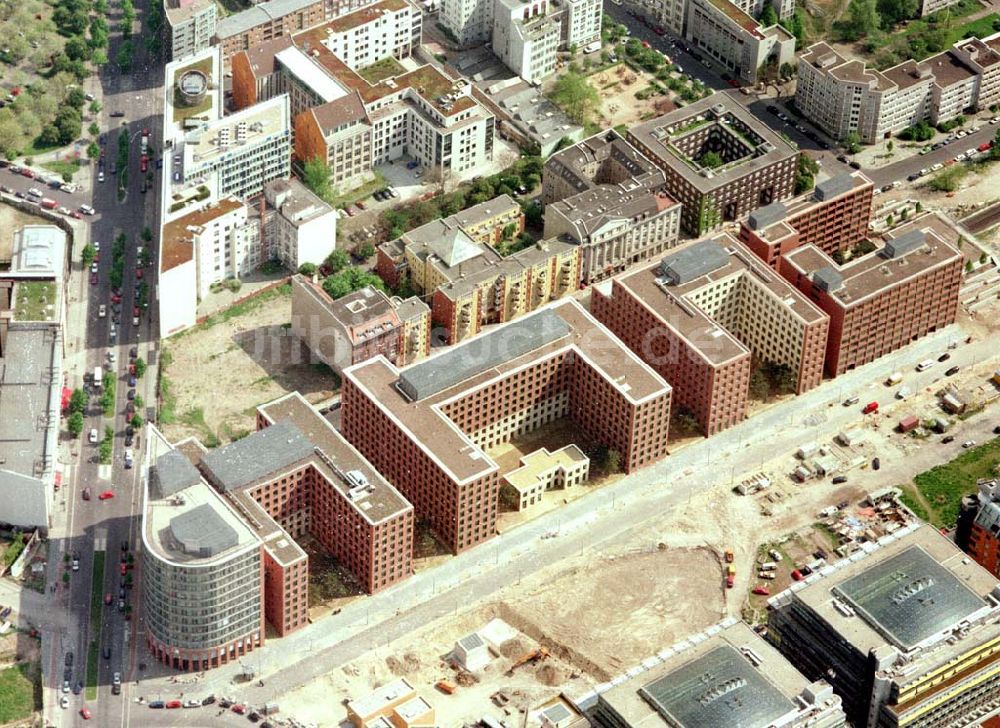 Berlin - Tiergarten von oben - Büro- und Geschäftshauskomplex der HVB - Immobilienmanagement GmbH am Potsdamer Platz in Berlin - Tiergarten / Mitte.