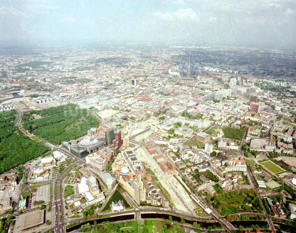 Luftbild Berlin - Tiergarten - Büro- und Geschäftshauskomplex der HVB - Immobilienmanagement GmbH am Potsdamer Platz in Berlin - Tiergarten / Mitte.