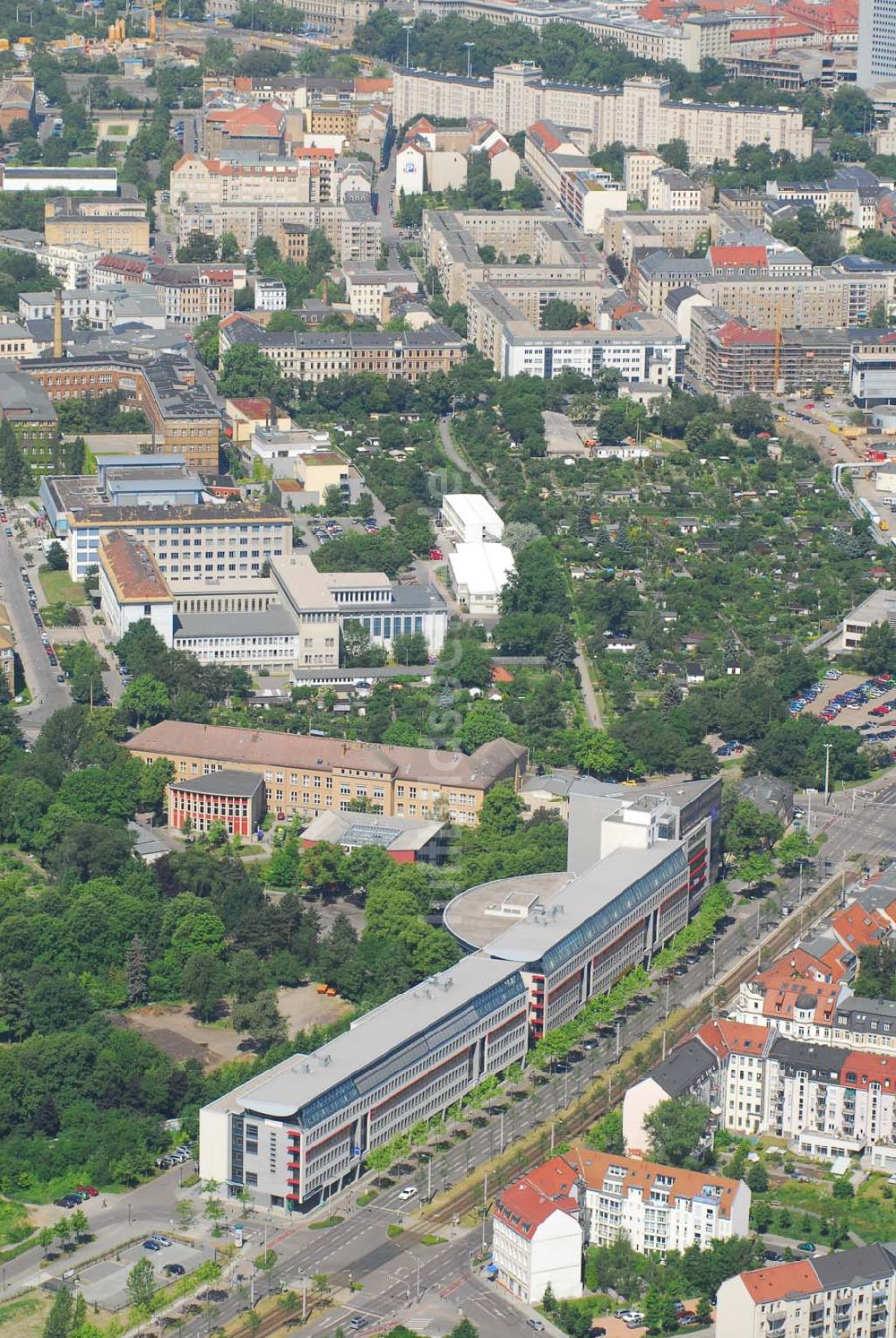 Leipzig von oben - Büro- und Geschäftshauskomplex der IKV GMBH an der Wichernstraße in Leipzig