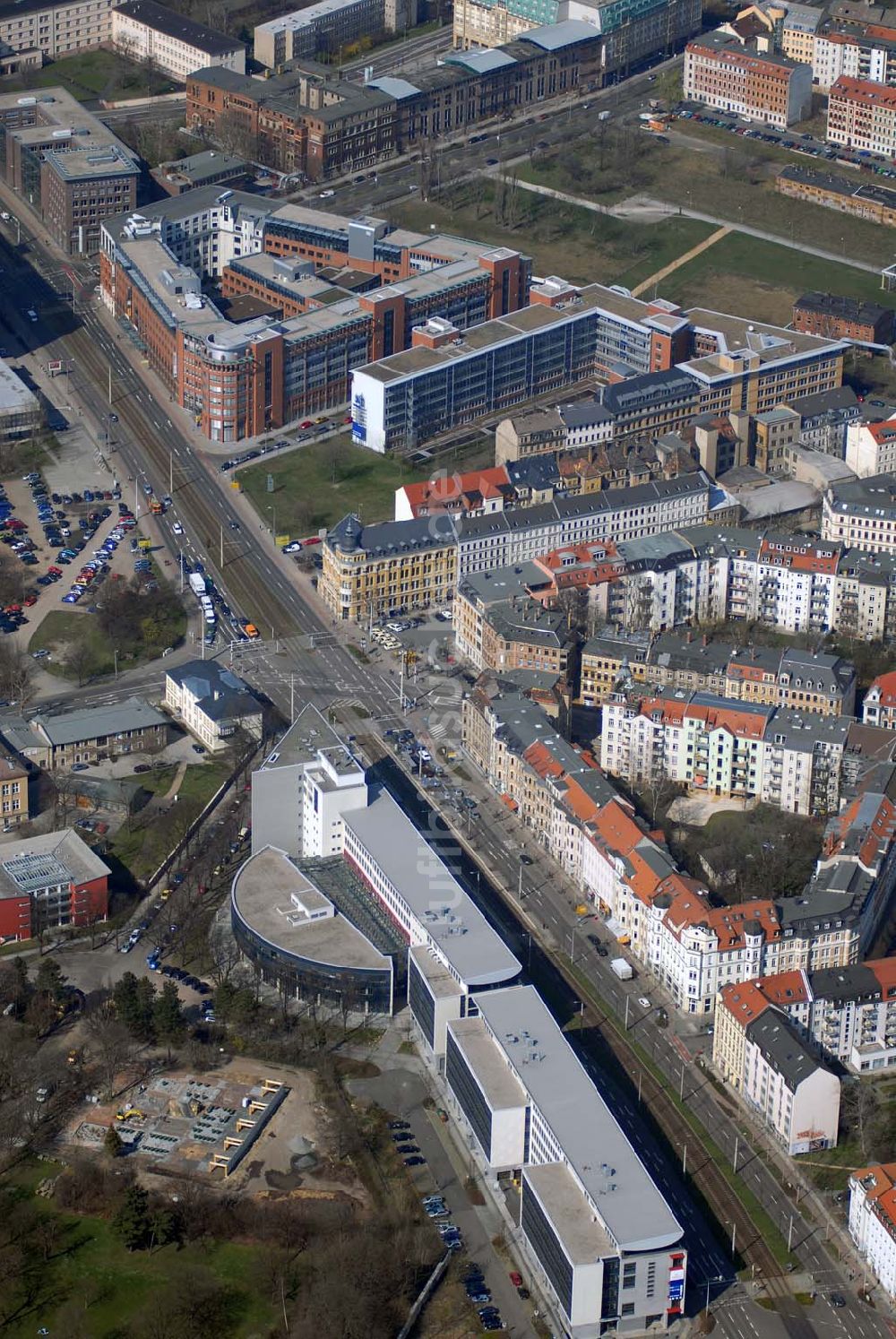 Leipzig aus der Vogelperspektive: Büro- und Geschäftshauskomplex an der Prager Strasse in Leipzig - Reudnitz