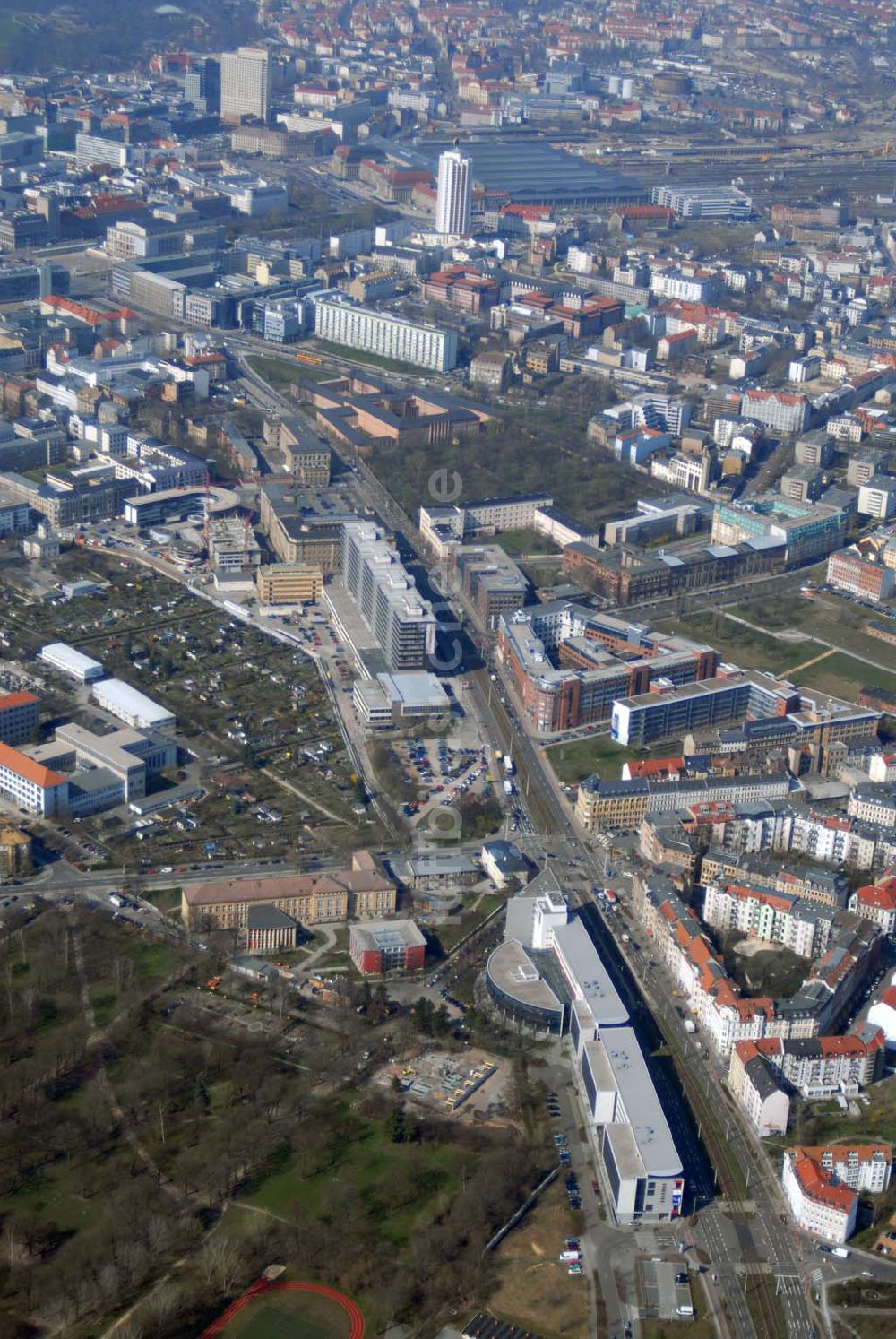 Leipzig von oben - Büro- und Geschäftshauskomplex an der Prager Strasse in Leipzig - Reudnitz