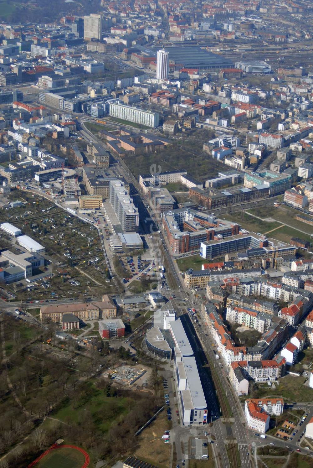 Leipzig aus der Vogelperspektive: Büro- und Geschäftshauskomplex an der Prager Strasse in Leipzig - Reudnitz