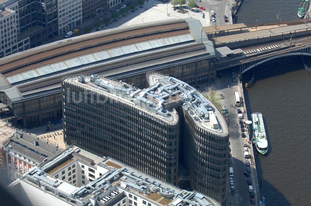 Berlin aus der Vogelperspektive: Büro- und Geschäftshauskomplex Spreedreieck in Berlin