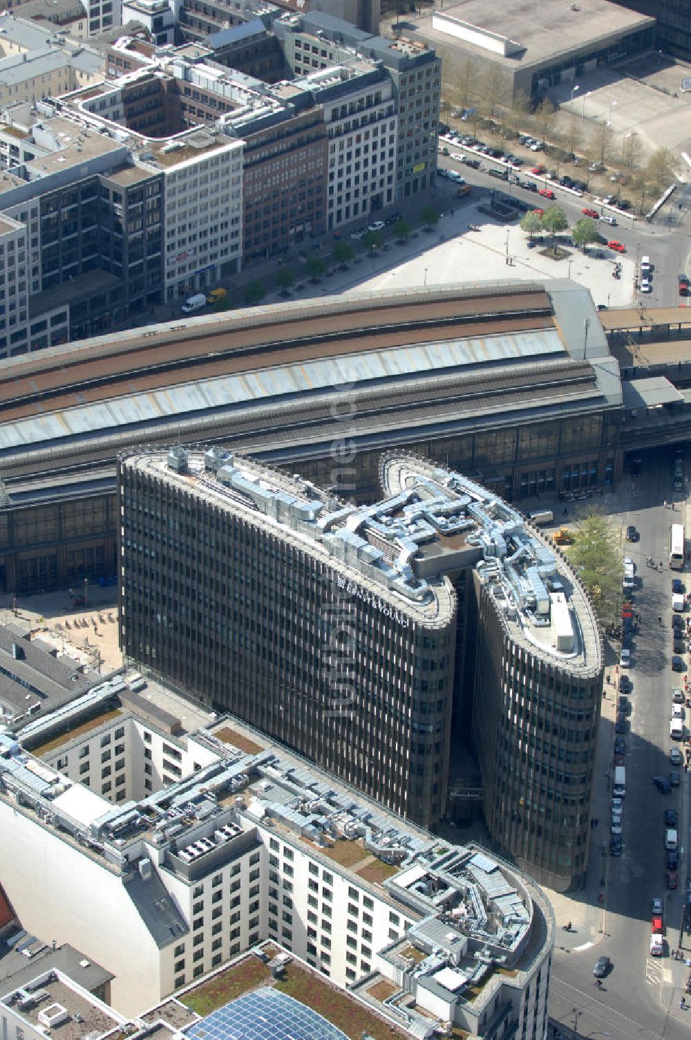 Luftbild Berlin - Büro- und Geschäftshauskomplex Spreedreieck in Berlin