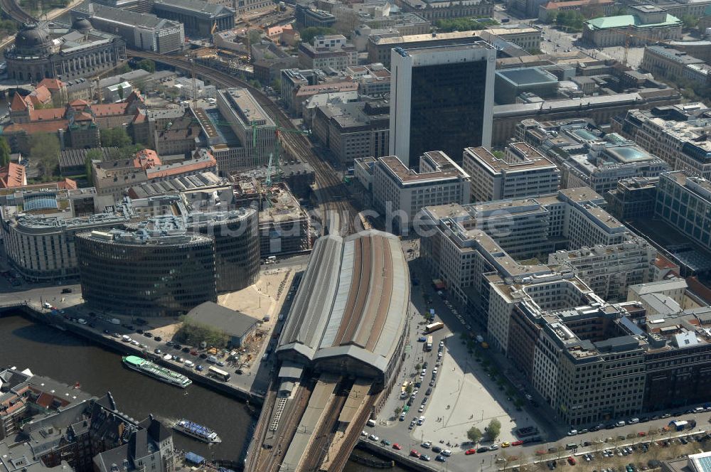 Luftbild Berlin - Büro- und Geschäftshauskomplex Spreedreieck in Berlin