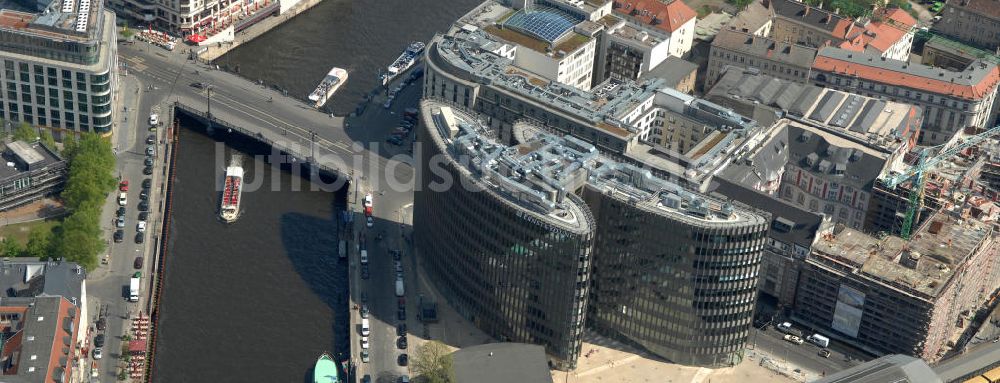 Berlin aus der Vogelperspektive: Büro- und Geschäftshauskomplex Spreedreieck in Berlin