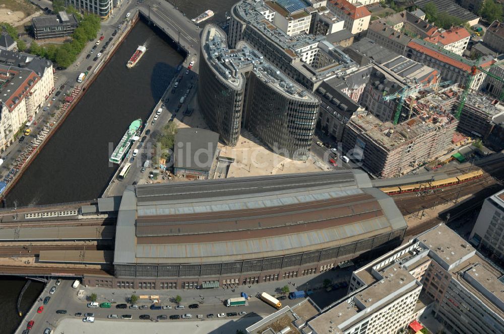 Luftbild Berlin - Büro- und Geschäftshauskomplex Spreedreieck in Berlin