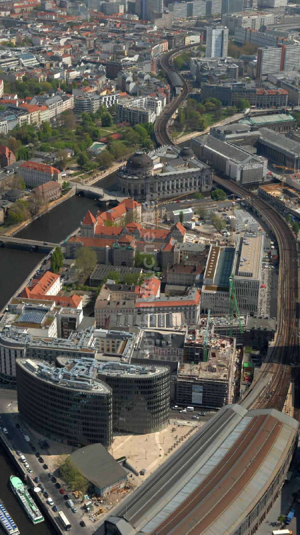 Luftbild Berlin - Büro- und Geschäftshauskomplex Spreedreieck in Berlin