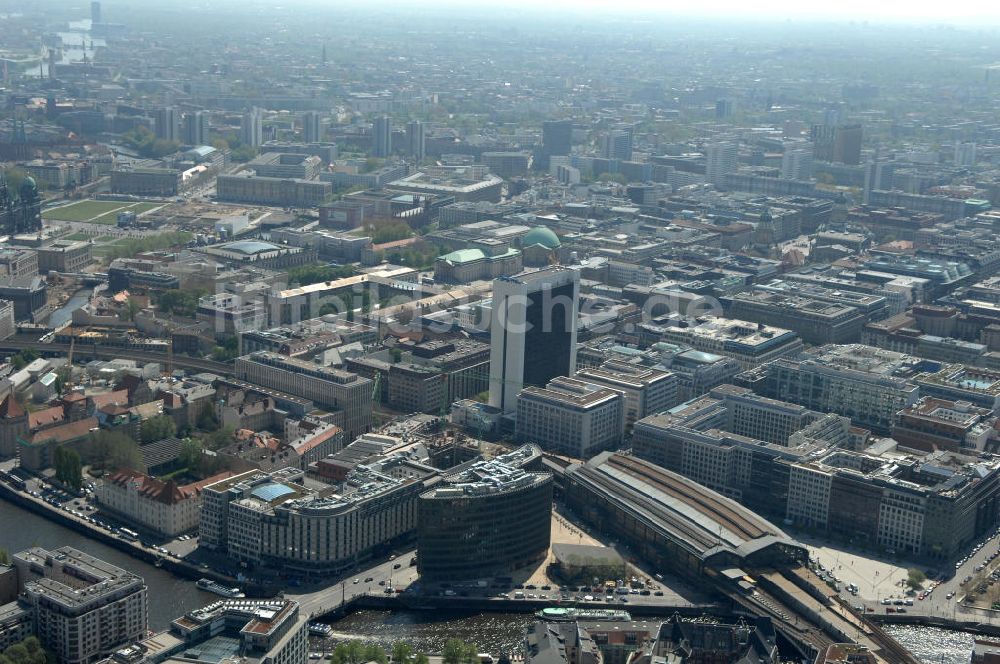 Luftaufnahme Berlin - Büro- und Geschäftshauskomplex Spreedreieck in Berlin