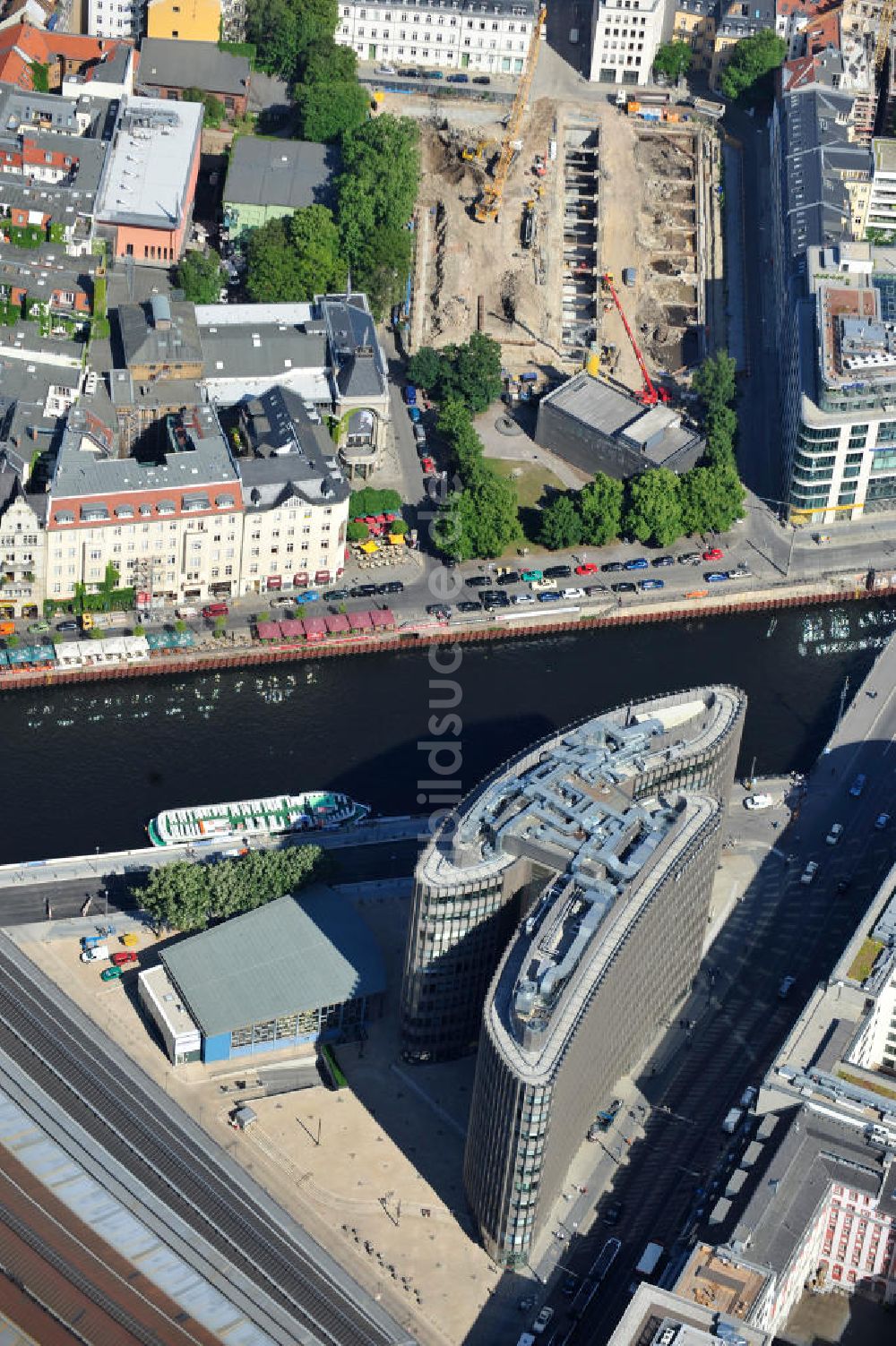 Berlin Mitte von oben - Büro- und Geschäftshauskomplex Spreedreieck in Berlin