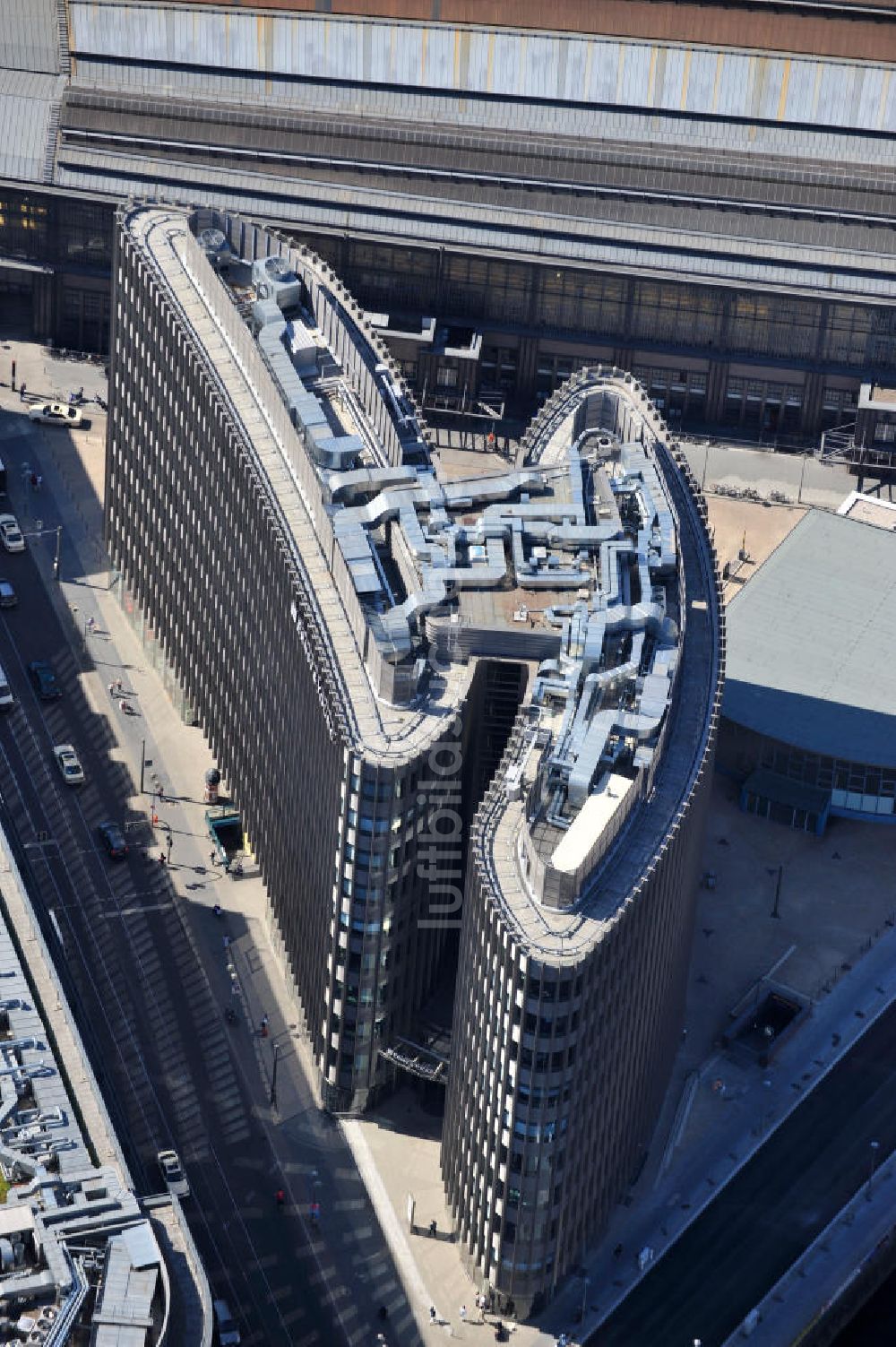 Berlin Mitte von oben - Büro- und Geschäftshauskomplex Spreedreieck in Berlin