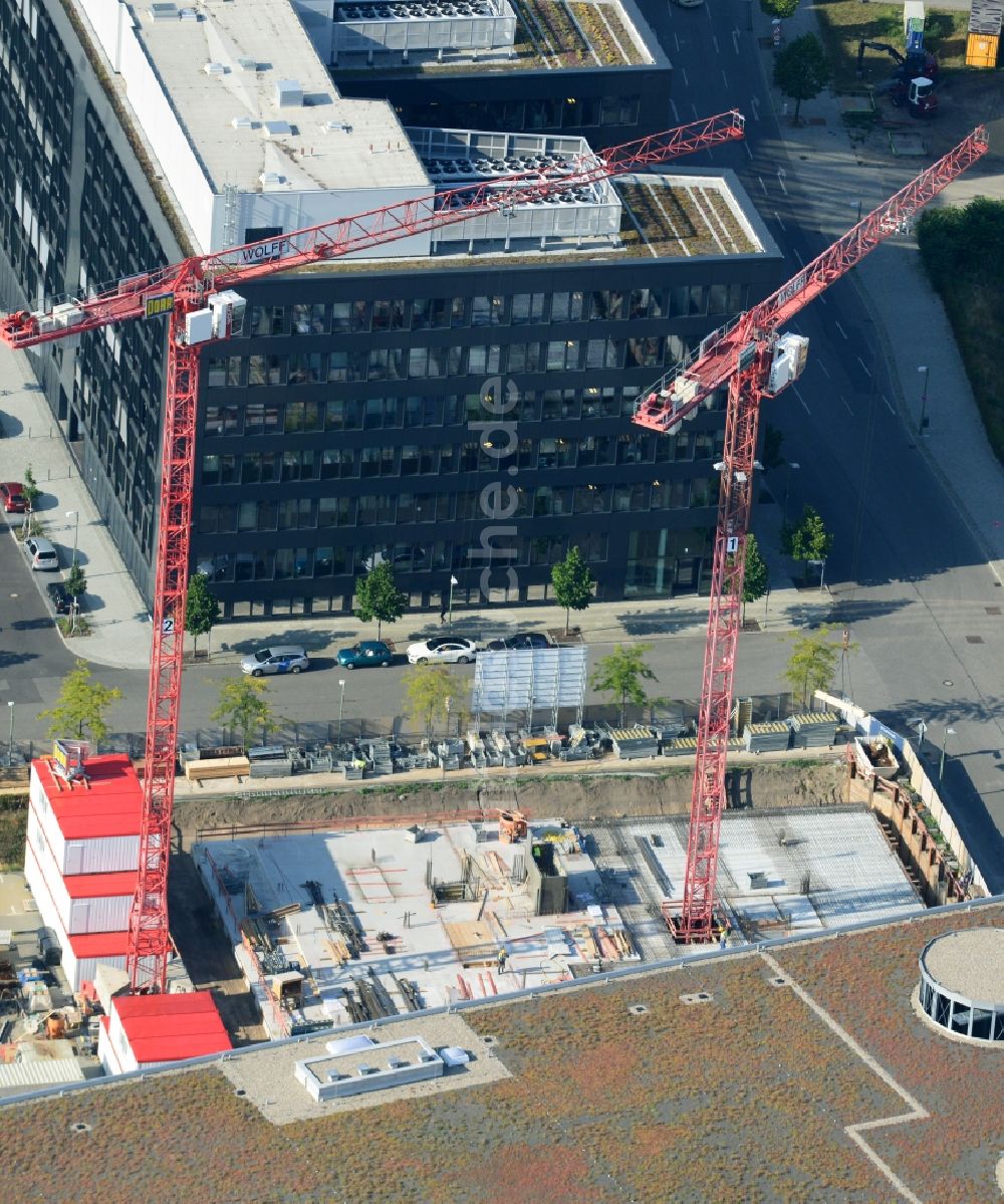 Luftbild Berlin Friedrichshain - Büro- und Geschäftshausneubau Arena Boulevard an der Valeska-Gert-Straße, Ecke Mariane-von-Rantzau-Straße in Berlin-Friedrichshain