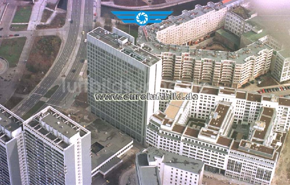 Berlin von oben - Büro- und Geschäftshausneubau an der Leipziger Straße / Spittelmarkt in Berlin - Mitte.