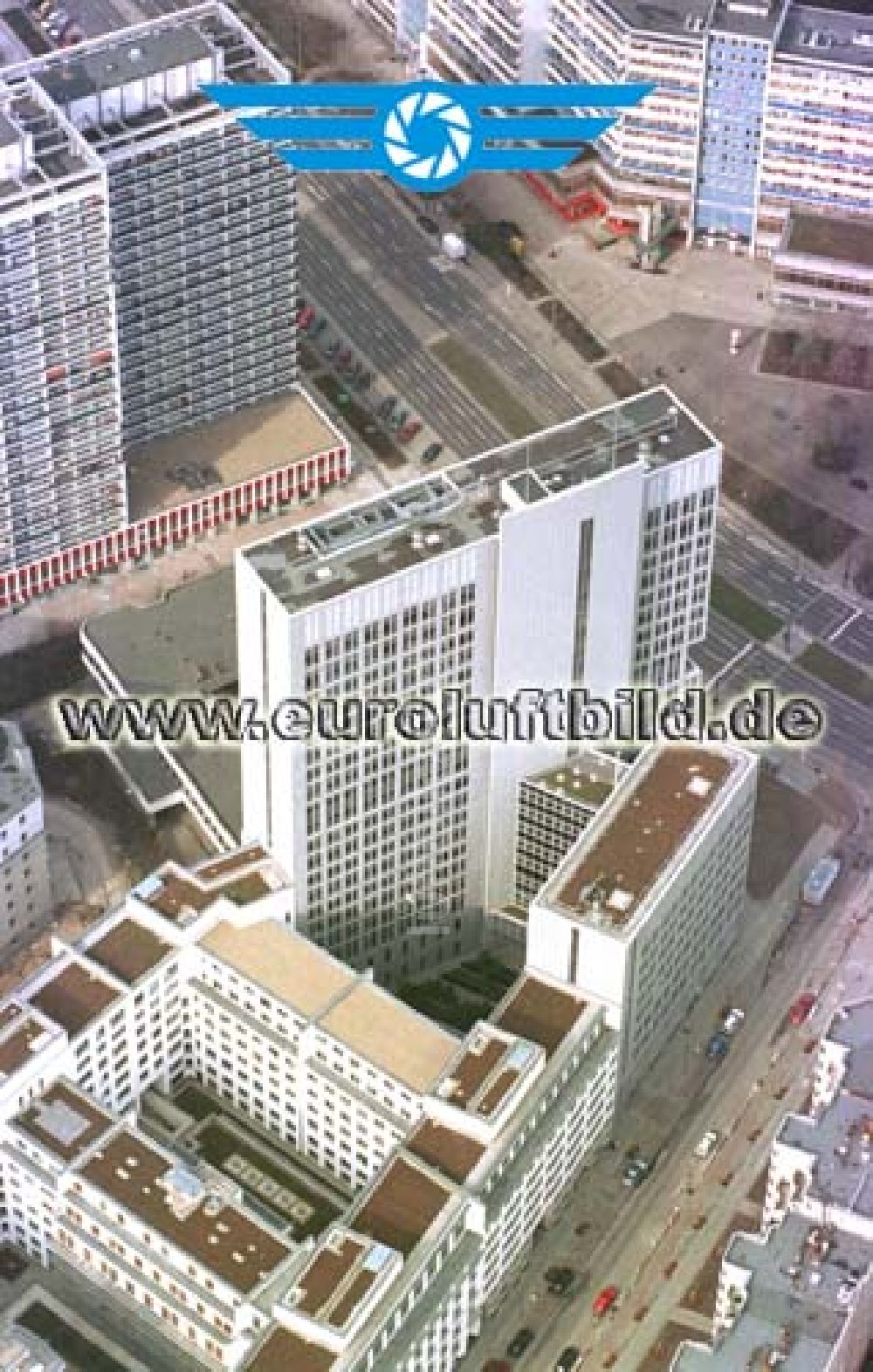 Luftbild Berlin - Büro- und Geschäftshausneubau an der Leipziger Straße / Spittelmarkt in Berlin - Mitte.