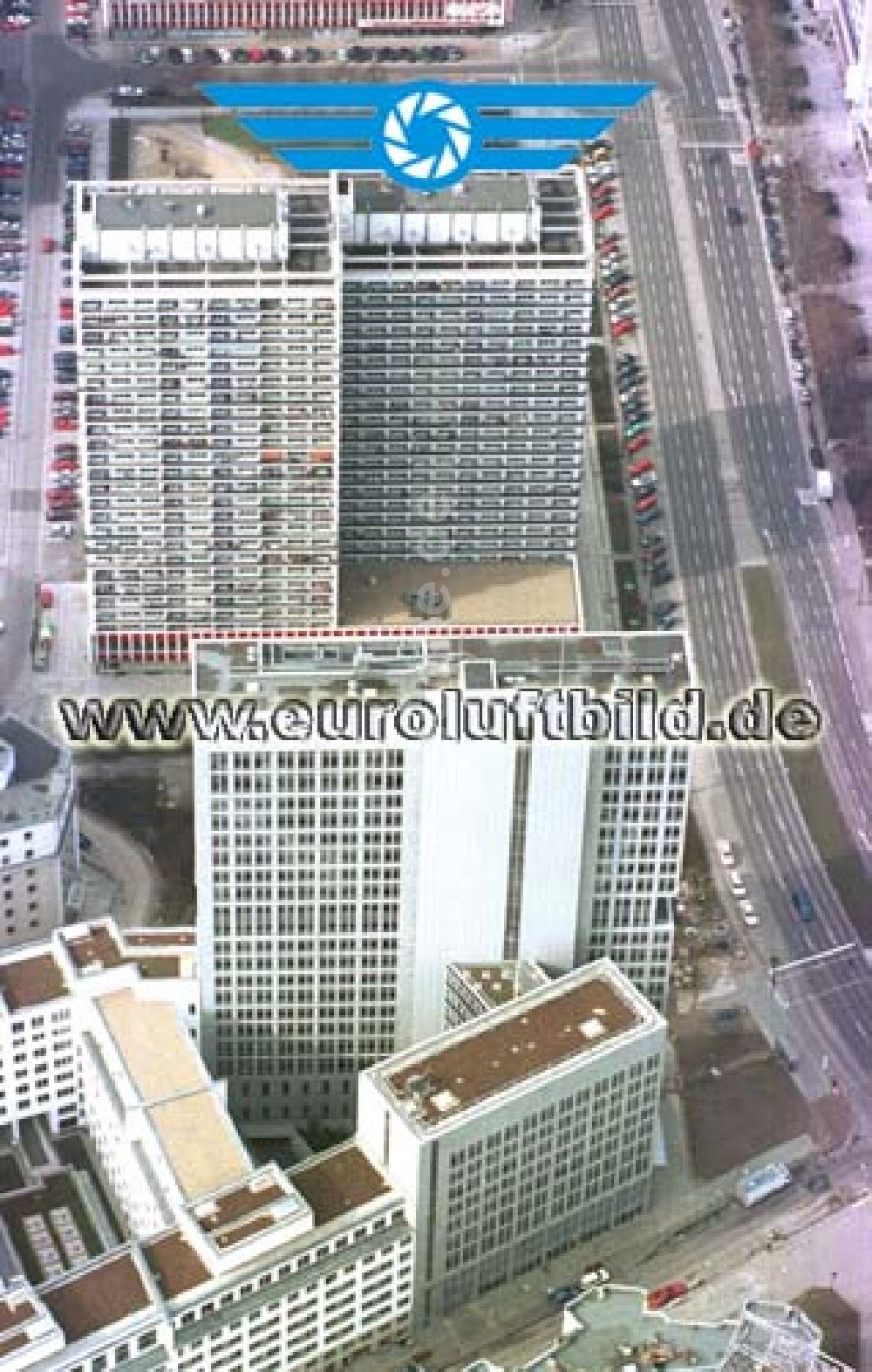 Luftaufnahme Berlin - Büro- und Geschäftshausneubau an der Leipziger Straße / Spittelmarkt in Berlin - Mitte.