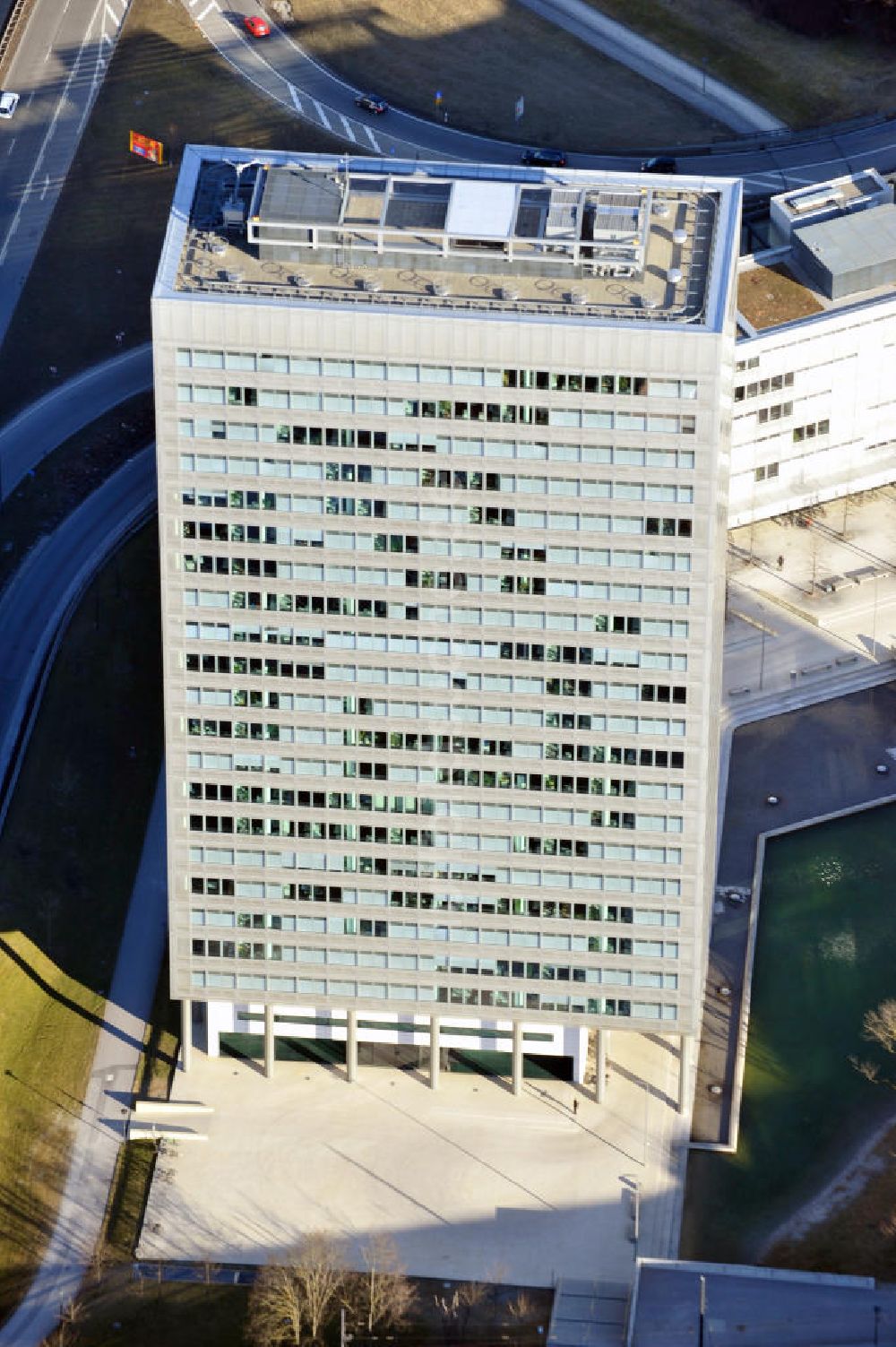 Luftaufnahme München - Büro- und Geschäftshausneubau Münchner Tor - ein Bürohochhaus der Münchener Rück-Versicherung