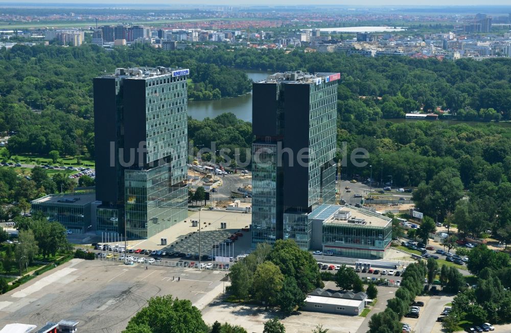 Bukarest aus der Vogelperspektive: Büro- und Geschäftshausneubau der Zwillingstürme von Rompetrol in Bukarest in Rumänien