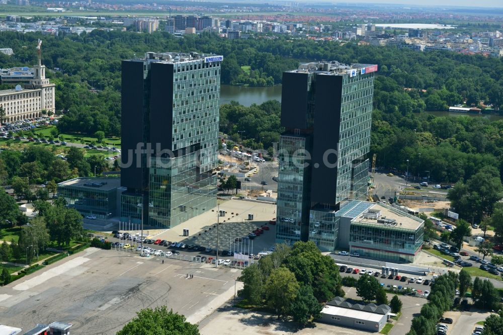 Luftbild Bukarest - Büro- und Geschäftshausneubau der Zwillingstürme von Rompetrol in Bukarest in Rumänien