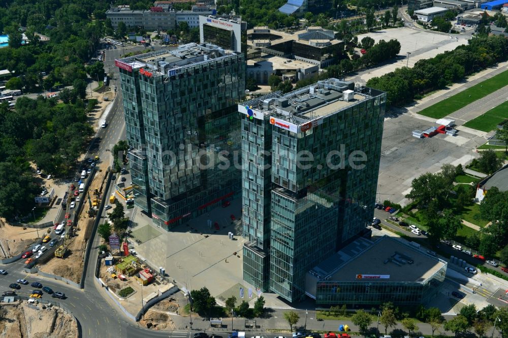 Bukarest von oben - Büro- und Geschäftshausneubau der Zwillingstürme von Rompetrol in Bukarest in Rumänien