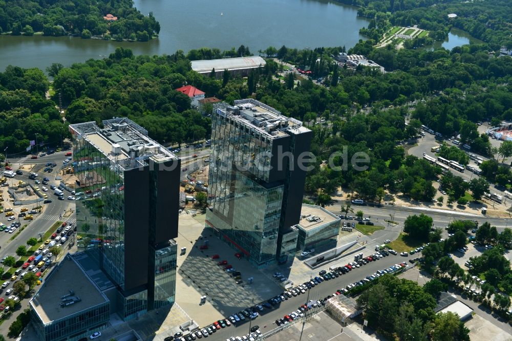 Luftaufnahme Bukarest - Büro- und Geschäftshausneubau der Zwillingstürme von Rompetrol in Bukarest in Rumänien