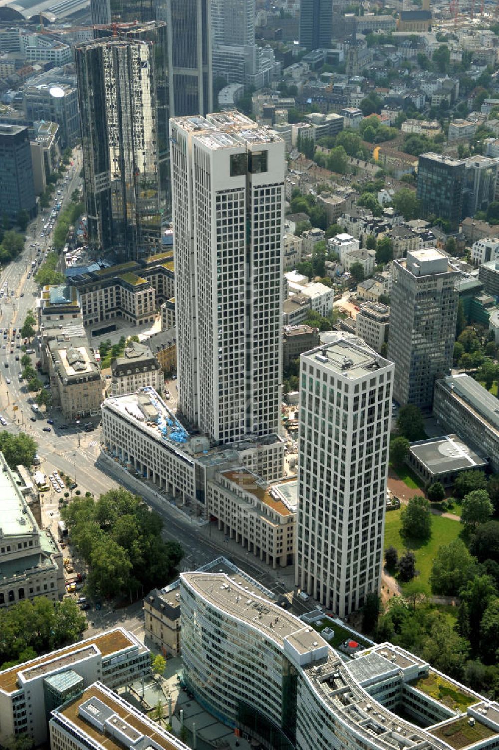 Luftbild Frankfurt - Büro- und Geschäftshochhaus Opern Turm in Frankfurt am Main