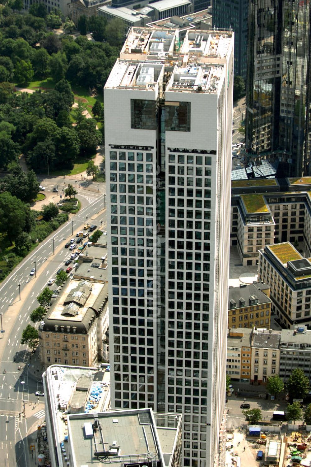 Luftbild Frankfurt - Büro- und Geschäftshochhaus Opern Turm in Frankfurt am Main