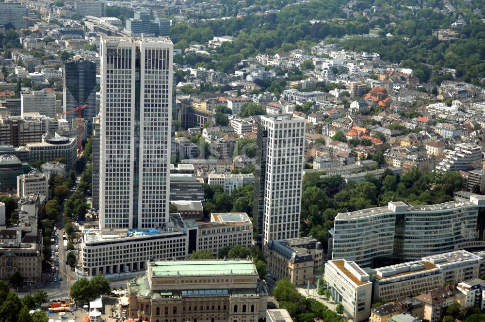 Frankfurt von oben - Büro- und Geschäftshochhaus Opern Turm in Frankfurt am Main