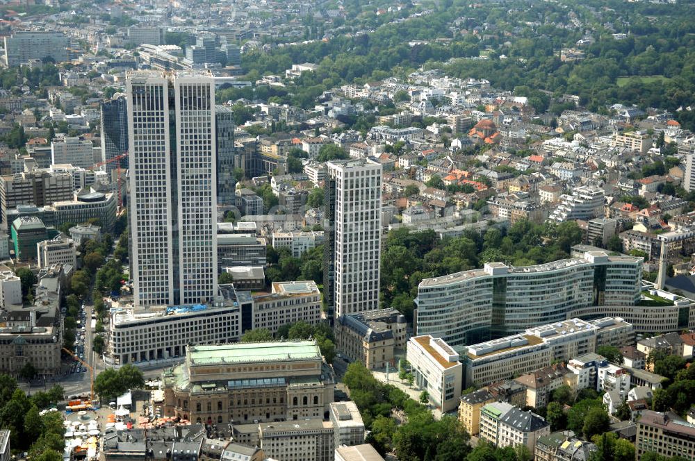 Frankfurt aus der Vogelperspektive: Büro- und Geschäftshochhaus Opern Turm in Frankfurt am Main