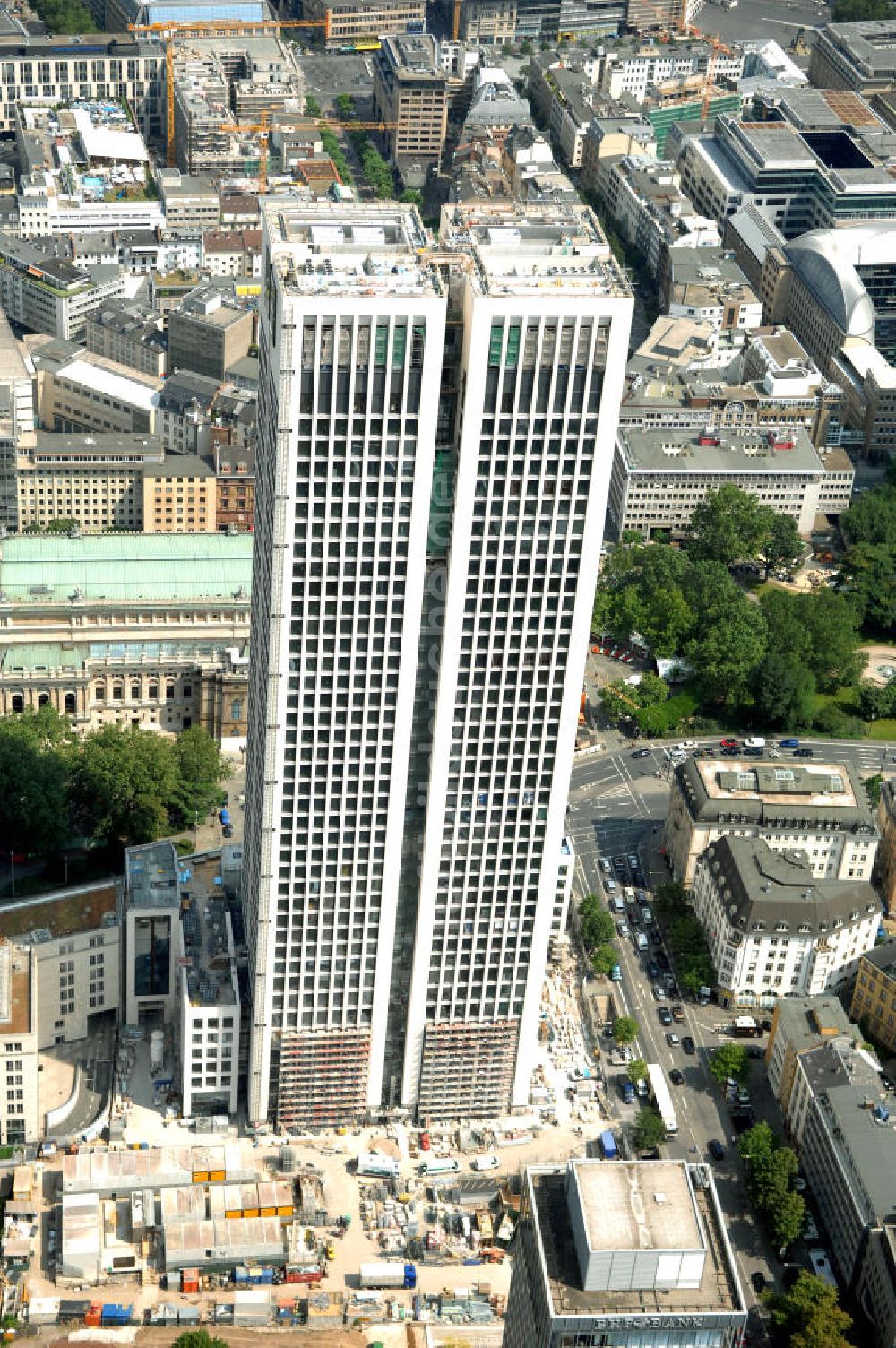 Luftbild Frankfurt - Büro- und Geschäftshochhaus Opern Turm in Frankfurt am Main