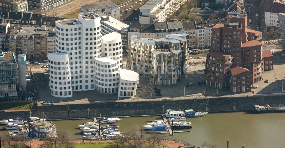 Düsseldorf aus der Vogelperspektive: Büro- und Geschäftshäuser Gehry Bauten im Medienhafen in Düsseldorf im Bundesland Nordrhein-Westfalen