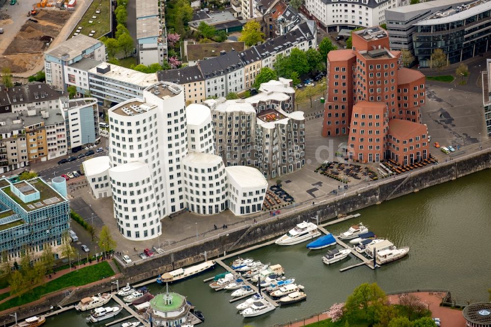 Luftbild Düsseldorf - Büro- und Geschäftshäuser Gehry Bauten im Medienhafen in Düsseldorf im Bundesland Nordrhein-Westfalen