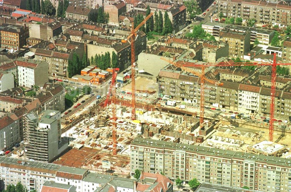 Luftaufnahme Berlin - 23.06.94 Büro- und Geschäftsneubau an der Frankfurter Allee Ecke Pettenkofer Straße