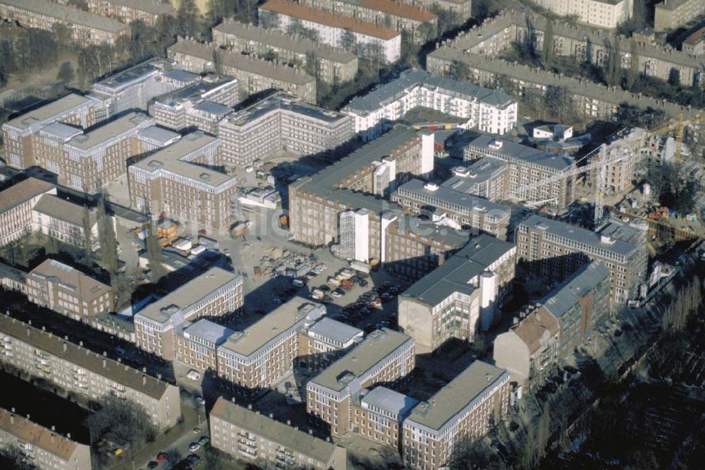 Berlin - WEISSENSEE aus der Vogelperspektive: Büro- und Geschäftszentrum am Gelände der Kunsthochschule in Berlin-Weißensee. 1995