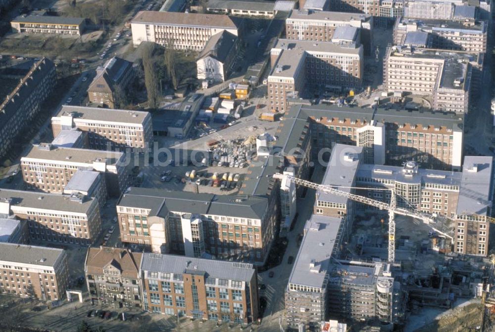 Luftbild Berlin - WEISSENSEE - Büro- und Geschäftszentrum am Gelände der Kunsthochschule in Berlin-Weißensee. 1995