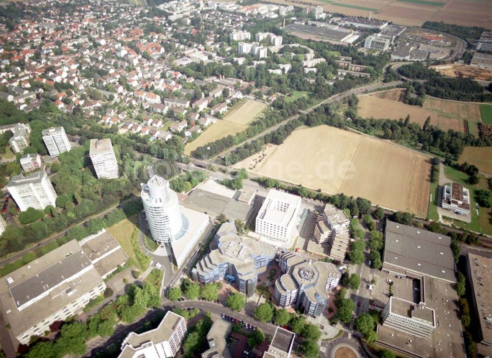 Luftbild Frankfurt am Main - Büro- und Gewerbegebiet an der Frankfurter Straße 77 in Frankfurt Eschborn an der S-Bahn.