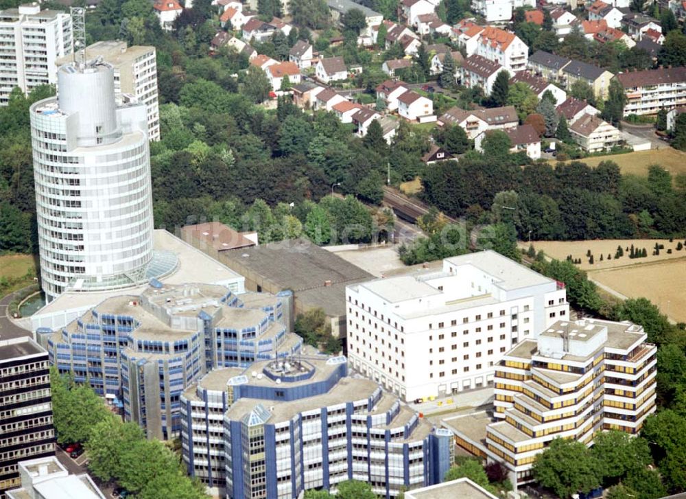 Frankfurt am Main von oben - Büro- und Gewerbegebiet an der Frankfurter Straße 77 in Frankfurt Eschborn an der S-Bahn.