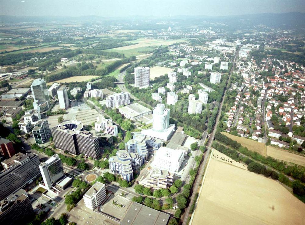 Frankfurt am Main von oben - Büro- und Gewerbegebiet an der Frankfurter Straße 77 in Frankfurt Eschborn an der S-Bahn.