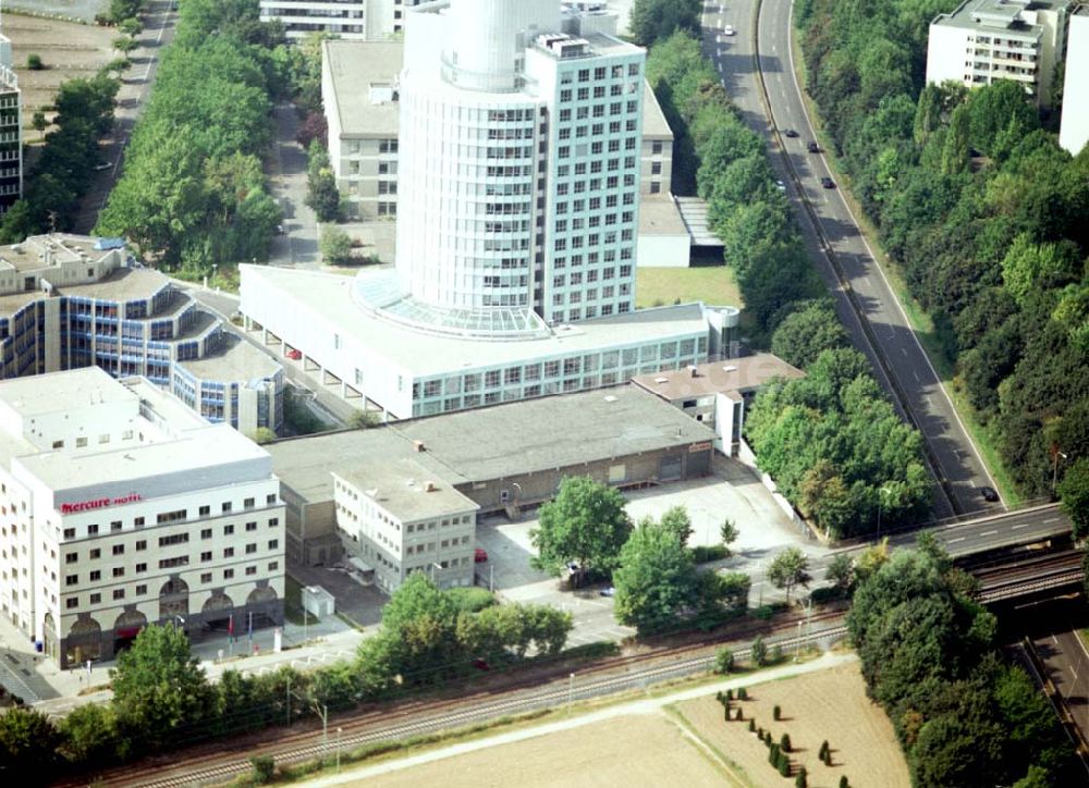 Luftbild Frankfurt am Main - Büro- und Gewerbegebiet an der Frankfurter Straße 77 in Frankfurt Eschborn an der S-Bahn.