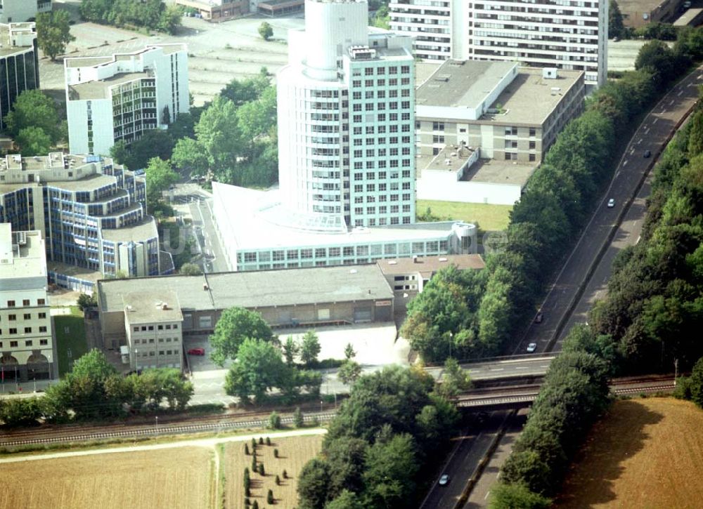 Luftaufnahme Frankfurt am Main - Büro- und Gewerbegebiet an der Frankfurter Straße 77 in Frankfurt Eschborn an der S-Bahn.