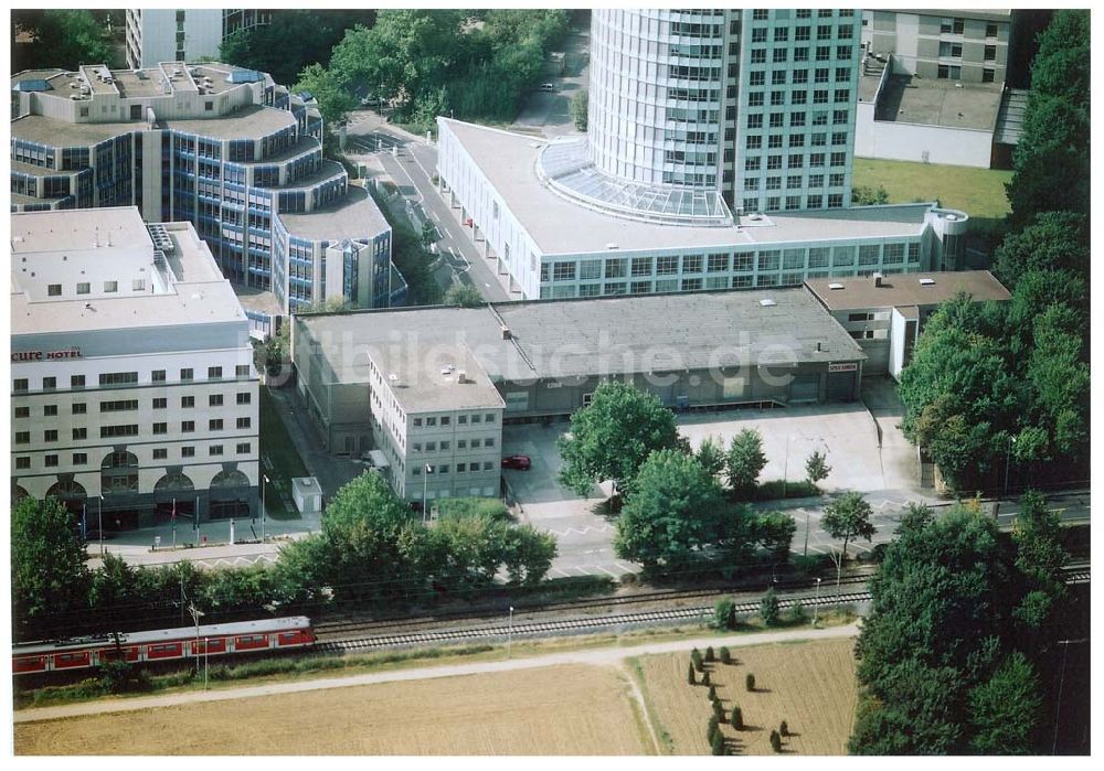 Luftbild Frankfurt am Main - Büro- und Gewerbegebiet an der Frankfurter Straße 77 in Frankfurt Eschborn an der S-Bahn.