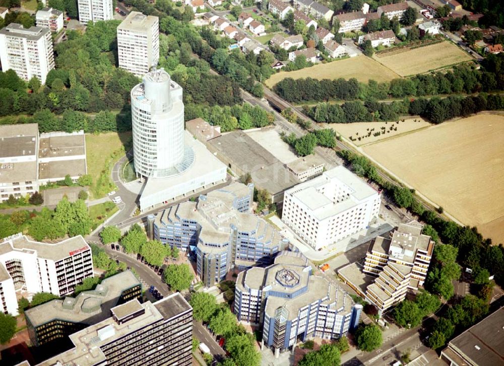 Frankfurt am Main von oben - Büro- und Gewerbegebiet an der Frankfurter Straße 77 in Frankfurt Eschborn an der S-Bahn.