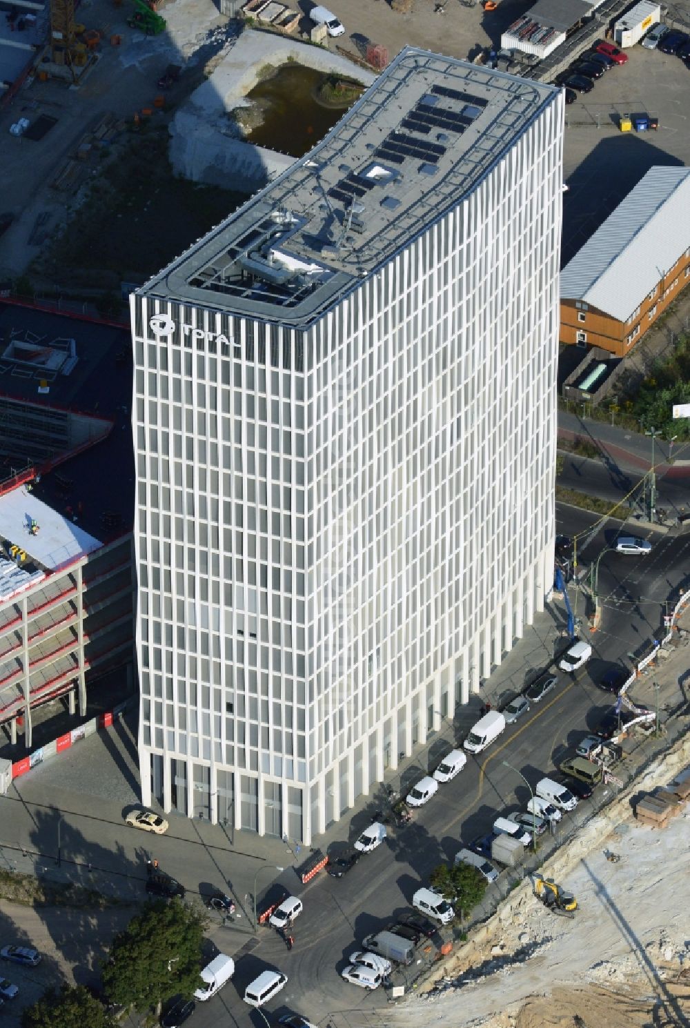 Berlin von oben - Büro- Hochhaus Tour Total auf dem Gelände der Europacity an der Heidestraße in Berlin