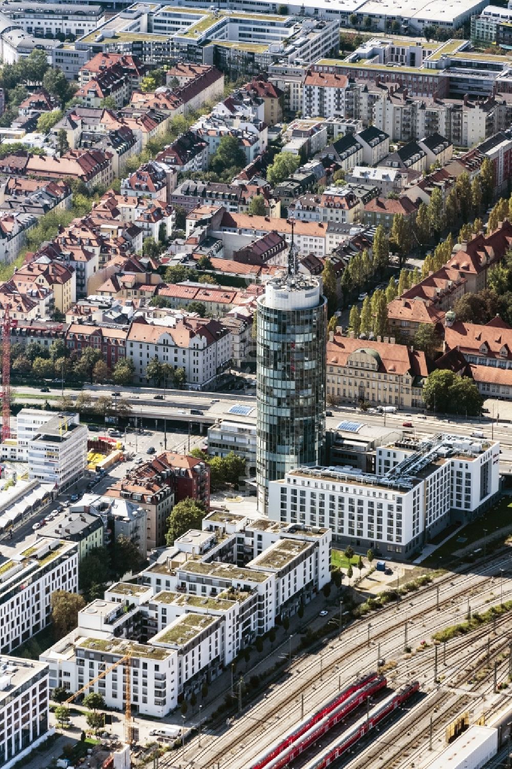 München von oben - Büro- und Unternehmensverwaltungs- Hochhaus- Gebäude Central Tower München in München im Bundesland Bayern, Deutschland