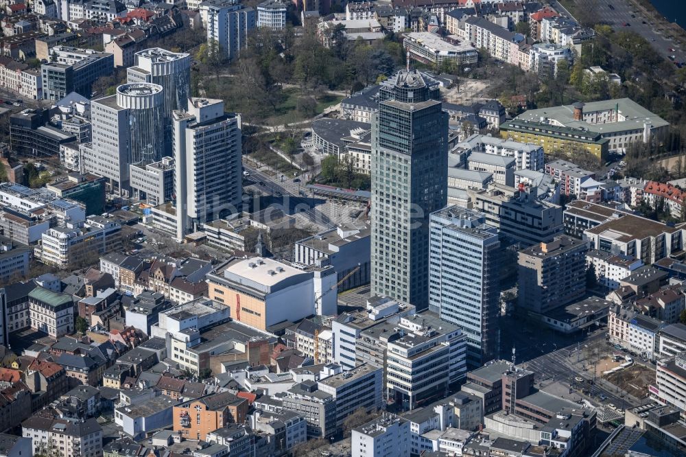 Offenbach am Main aus der Vogelperspektive: Büro- und Unternehmensverwaltungs- Hochhaus- Gebäude City Tower in Offenbach am Main im Bundesland Hessen, Deutschland