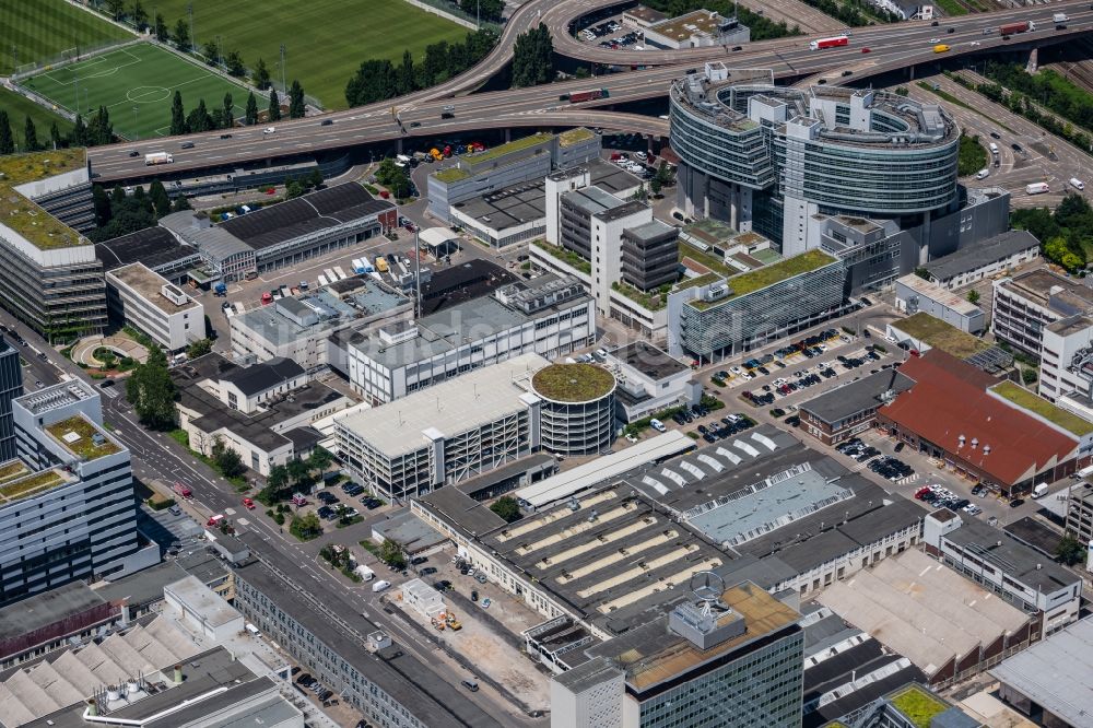 Stuttgart von oben - Büro- und Unternehmensverwaltungs- Hochhaus- Gebäude des Daimler Van Technology Center (VTC) an der Mercedesstraße im Ortsteil Benzviertel in Stuttgart im Bundesland Baden-Württemberg, Deutschland