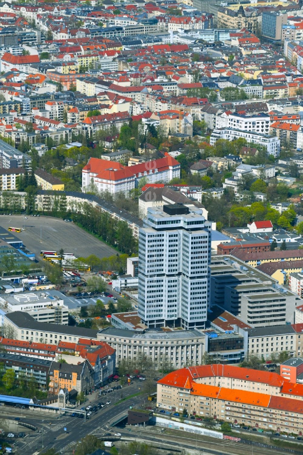 Berlin aus der Vogelperspektive: Büro- und Unternehmensverwaltungs- Hochhaus- Gebäude Deutsche Rentenversicherung Bund DRV im Ortsteil Charlottenburg in Berlin, Deutschland