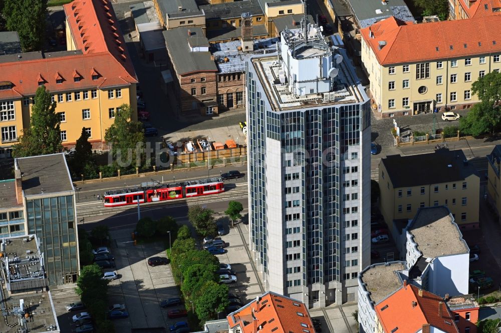 Luftaufnahme Halle (Saale) - Büro- und Unternehmensverwaltungs- Hochhaus- Gebäude Halle Tower in Halle (Saale) im Bundesland Sachsen-Anhalt, Deutschland